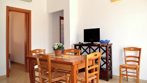 Dining room - Sv001 Apartment Air-conditioned 7 Seats Parking (San Vito Lo Capo)