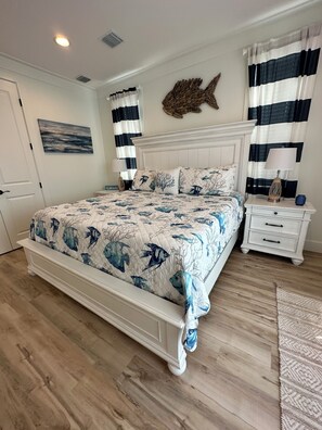 4 bedrooms, iron/ironing board, travel crib, free WiFi - PCB FUN-heated pool, hot tub, golf cart, putt putt (Panama City Beach)
