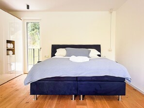 1 室のベッドルーム、セーフティボックス (室内)、アイロン / アイロン台、旅行用ベビーベッド