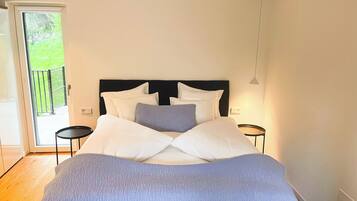 1 camera, una cassaforte in camera, ferro/asse da stiro