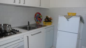 Villa, 3 Bedrooms, Balcony, Garden View | Interior