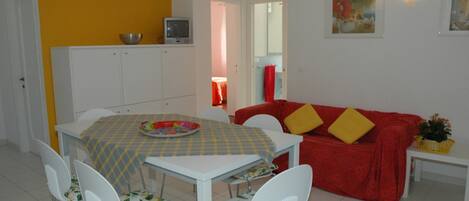 วิลล่า, 3 ห้องนอน, ระเบียง, วิวสวน | ห้องรับประทานอาหาร