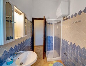 Bathroom - The Fantastic Residenza Badus 1 Bedroom Apartment B4 Sleeps 4 (Badesi)