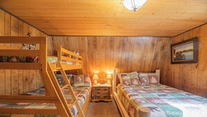 Basic Cabin | 2 bedrooms, free WiFi - Bearfoot Cabin (Big Bear Lake)