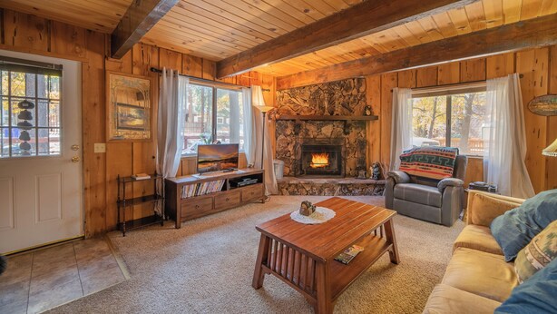 Fireplace - Bearfoot Cabin (Big Bear Lake)