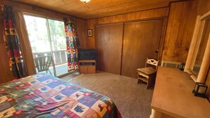 Basic Cabin | 2 bedrooms, free WiFi - Bearfoot Cabin (Big Bear Lake)