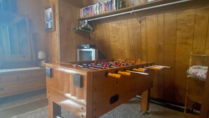 Basic Cabin | Living area - Bearfoot Cabin (Big Bear Lake)
