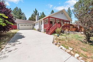 Front of property - Moose Tracks Lodge (Big Bear City)