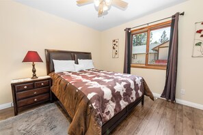 Basic Cabin | 3 bedrooms, free WiFi - Moose Tracks Lodge (Big Bear City)