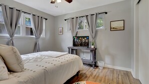 2 Schlafzimmer, Schreibtisch, Bügeleisen/Bügelbrett, WLAN