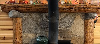 Cozy two bedroom cabin with hearty Firewood Stove/Game Room