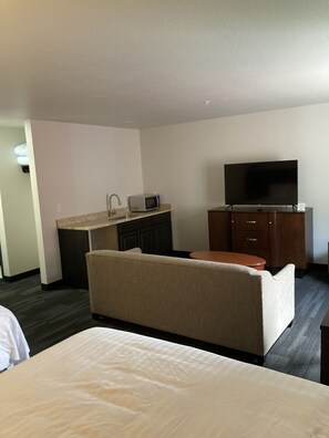 Studiosuite (2 Queen Bed Suite) | Wohnbereich