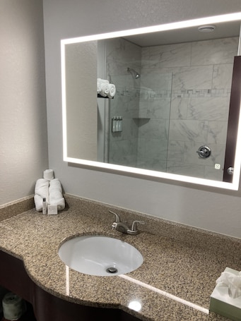 Room 214 - 2 Queen Beds | Bathroom. Elker Inn & Suites