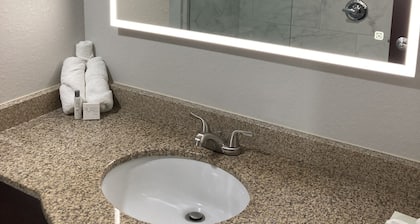 Elker Inn & Suites