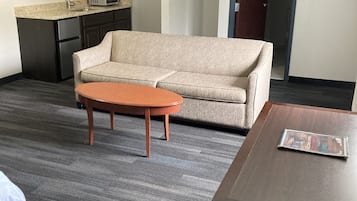 Room 213 - 1 King Bed Suite | 1 bedroom, soundproofing, free WiFi