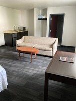 Room 213 - 1 King Bed Suite | Soundproofing, free WiFi