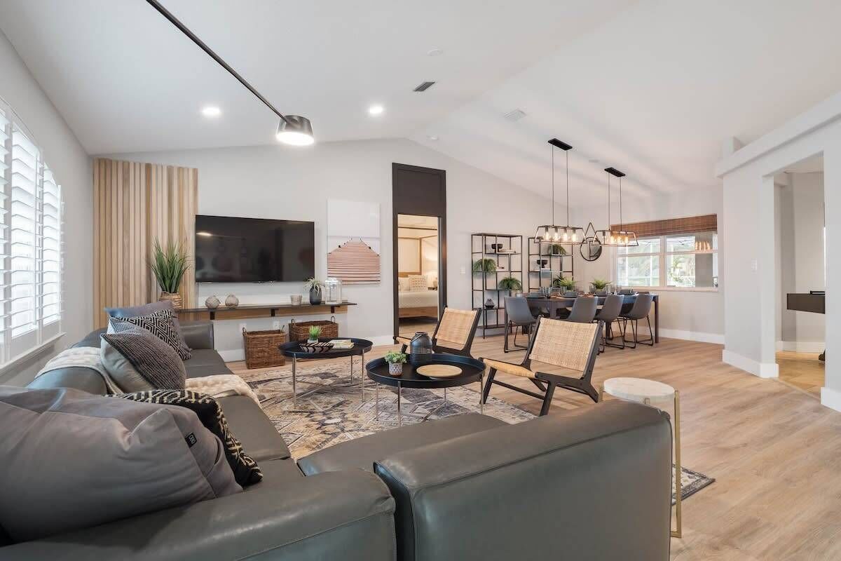 TV, peis og kontorer