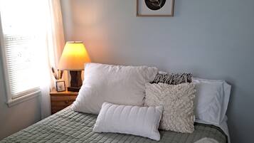 2 bedrooms, desk, free WiFi, bed sheets