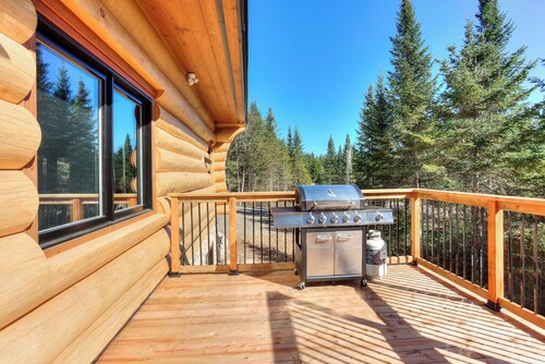 Tremblant Luxury Chalet-Hot Tub, dry Sauna, Pool table, Fireplace & Lake Access