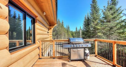Tremblant Luxury Chalet-Hot Tub, dry Sauna, Pool table, Fireplace & Lake Access