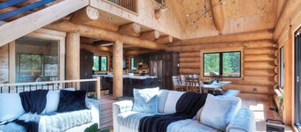 Tremblant Luxury Chalet-Hot Tub, dry Sauna, Pool table, Fireplace & Lake Access