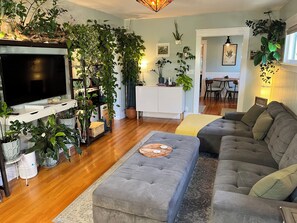 Smart TV, books, computer monitors - Urban Greenhouse (San Diego)