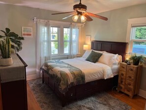 2 Schlafzimmer, Schreibtisch, Bügeleisen/Bügelbrett, Reisekinderbett