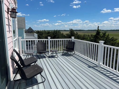 Peaceful South Bowers Beach Pink Firehouse near DE Turf with amazing views