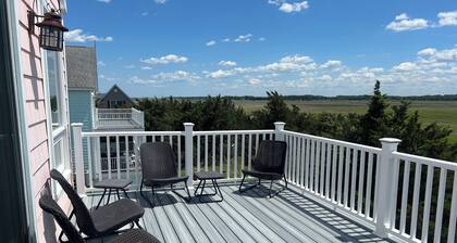 Peaceful South Bowers Beach Pink Firehouse near DE Turf with amazing views