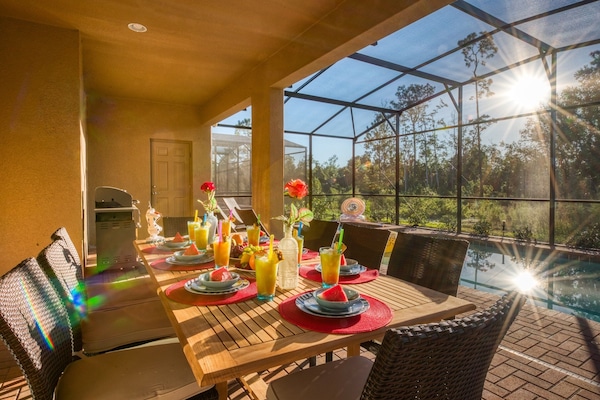 屋外ダイニングエリア