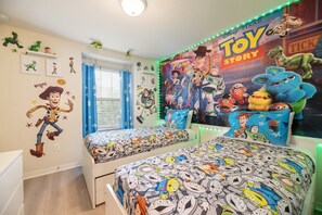 5 bedrooms, desk, iron/ironing board, travel crib