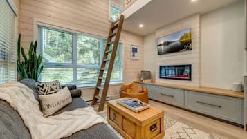 Smart TV, chimenea y estéreo