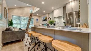 Interior - Creekside Insbrook New (Whistler)