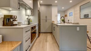 Private kitchen - Creekside Insbrook New (Whistler)
