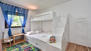 4 bedrooms, iron/ironing board, travel cot, free WiFi