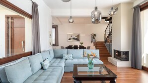 Villa, 5 Schlafzimmer, Balkon, Stadtblick | Wohnbereich