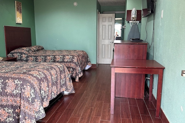 1 bedroom, desk, iron/ironing board, free WiFi