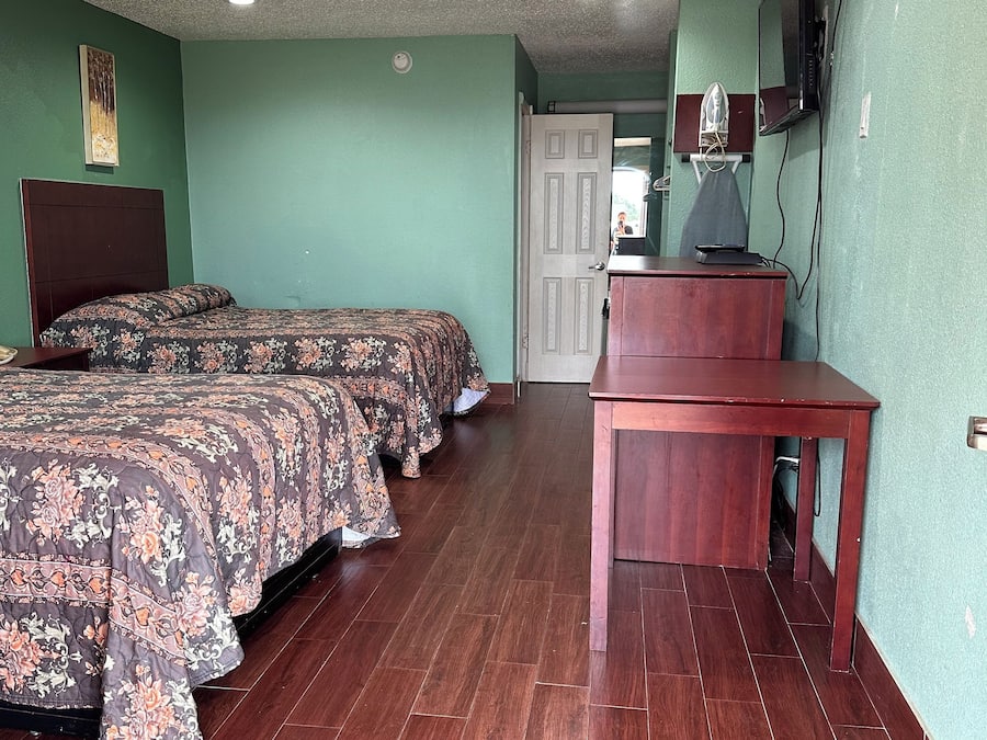 1 bedroom, desk, iron/ironing board, free WiFi