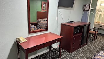 1 habitación, escritorio, tabla de planchar con plancha y wifi gratis