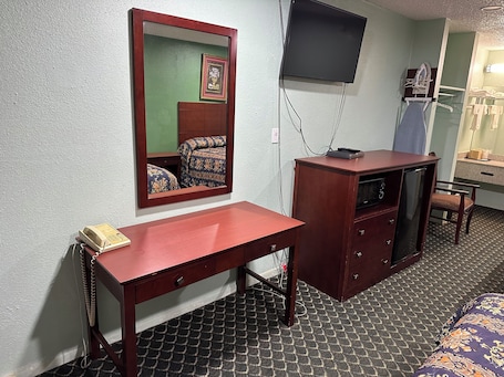 1 bedroom, desk, iron/ironing board, free WiFi