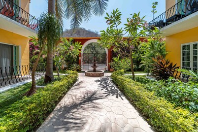 Top-Floor Condo Near Playa Santa Cruz – Walk to Dining, Shops & Marina!