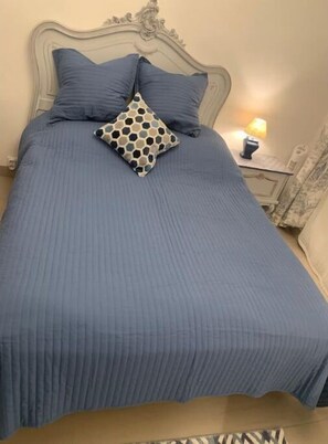 3 Schlafzimmer, Schreibtisch, Bügeleisen/Bügelbrett, Reisekinderbett