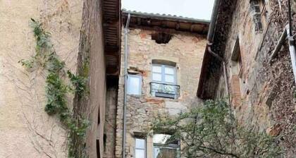 Maison du Roy -Upper Chambers . JULY and AUGUST is AVAILABLE!