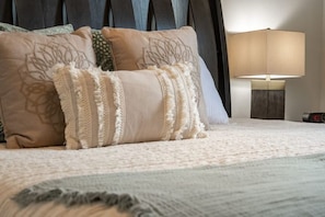 9 Schlafzimmer