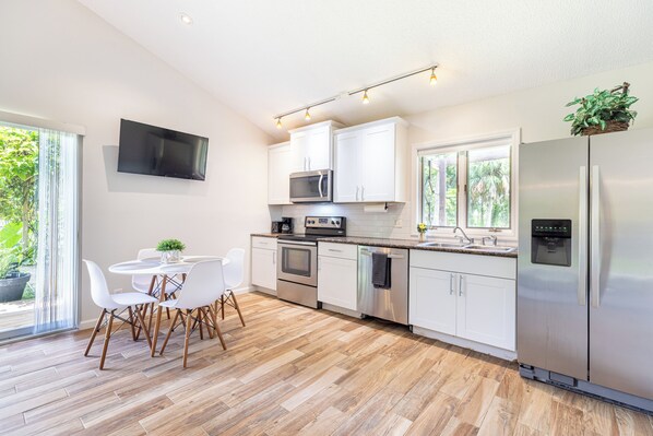Private kitchen - Escape to Our Private Guest House in Jupiter Farms (Jupiter)