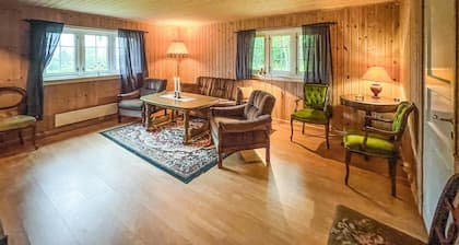 Nice home in Sagstua with lake view