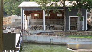Property grounds - Beautiful Lake Home - Resort /Marina amenities
Sleeps 13 - 4 bedroom 3 bathroom (Camdenton)