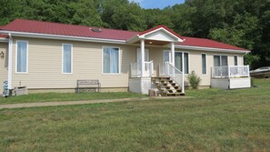Exterior - Beautiful Lake Home - Resort /Marina amenities
Sleeps 13 - 4 bedroom  3 bathroom (Camdenton)