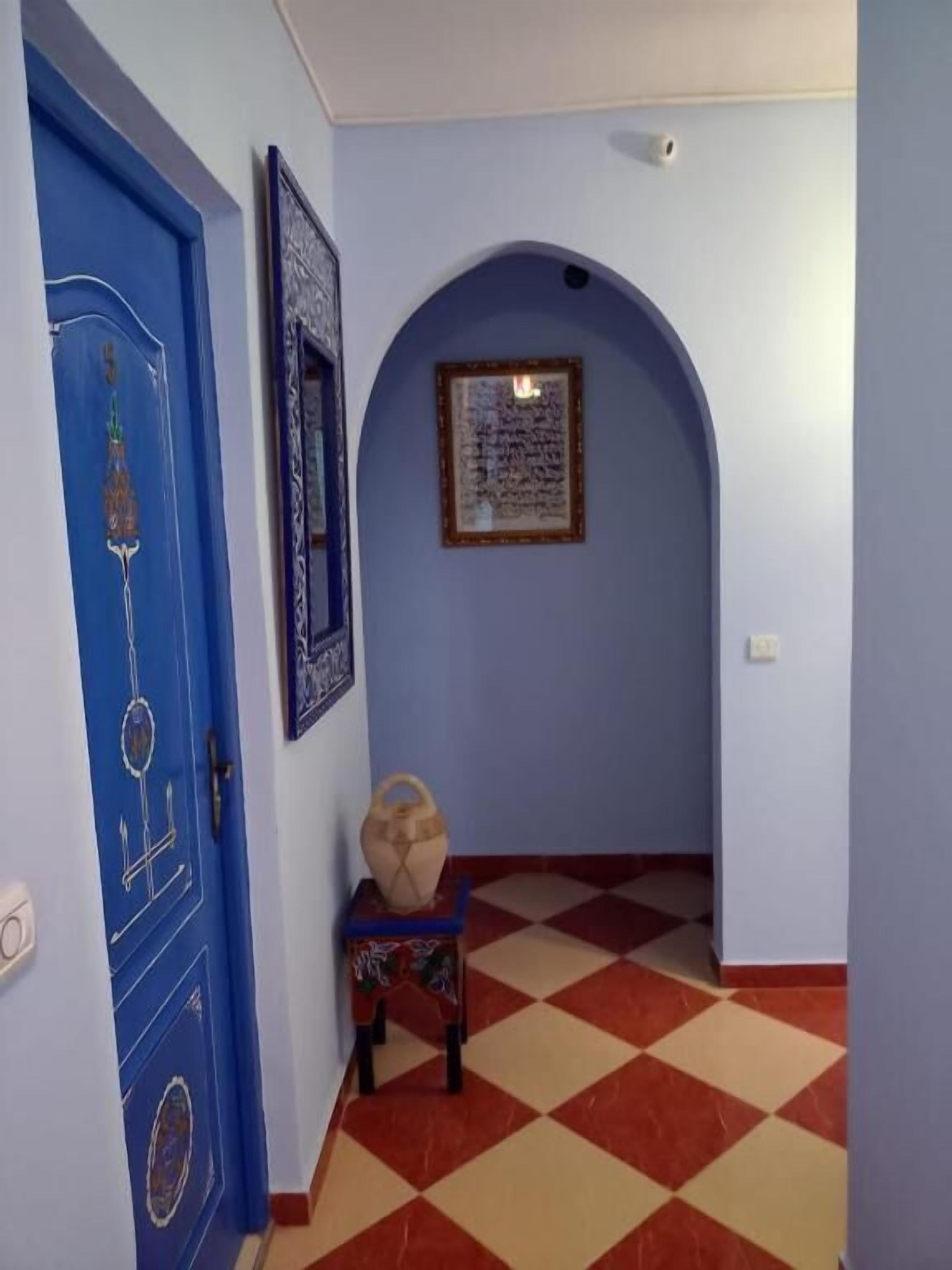 المنشأة من الداخل