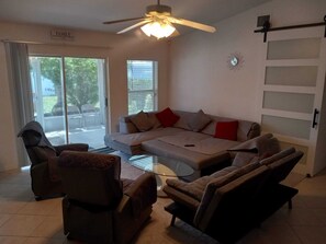 Living area - **** Not Available **** Comfortable 5/2 house (Port St. Lucie)